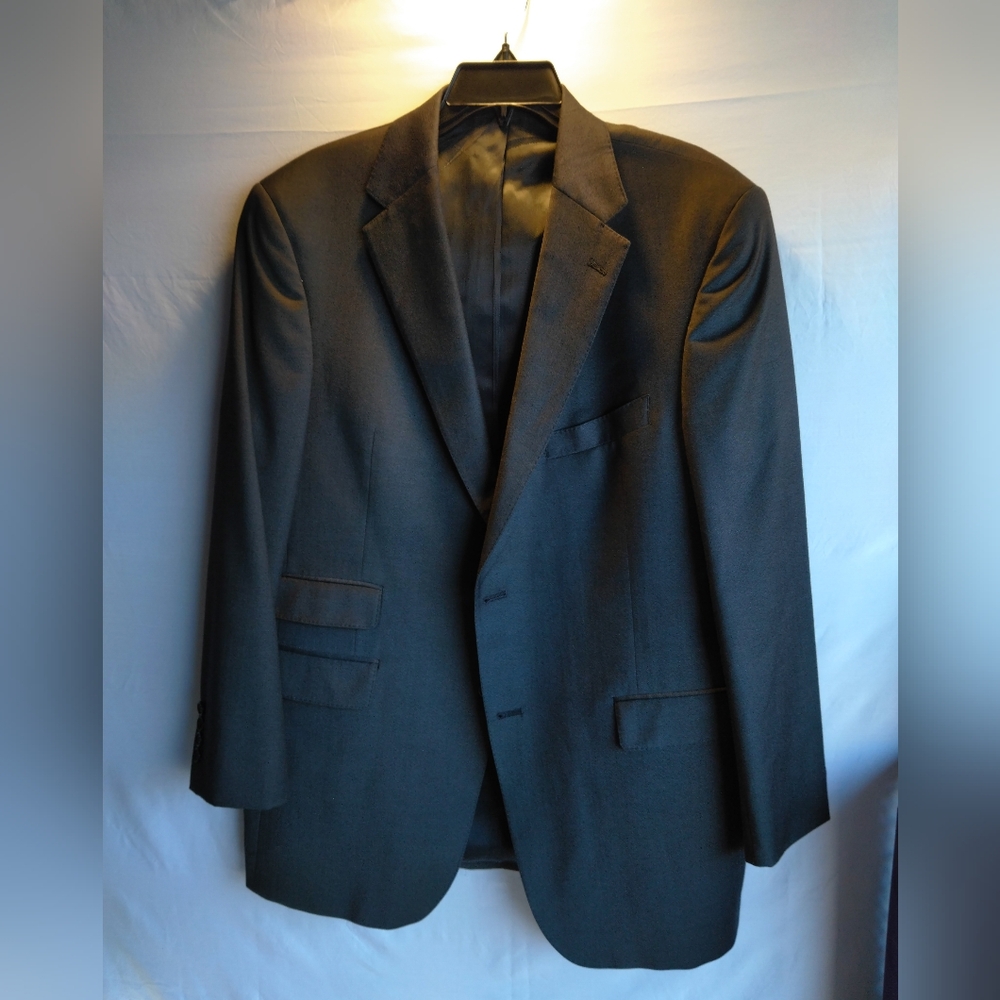 Suits - Picture 7 of 11